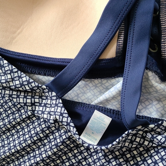 Women's blue tankini and bottoms.  Top is a sz 18 and bottoms ate a sz 16. - Picture 4 of 7